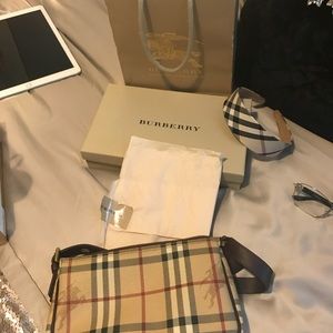 Auth never used  Burberry purse w/box,bag,tissue