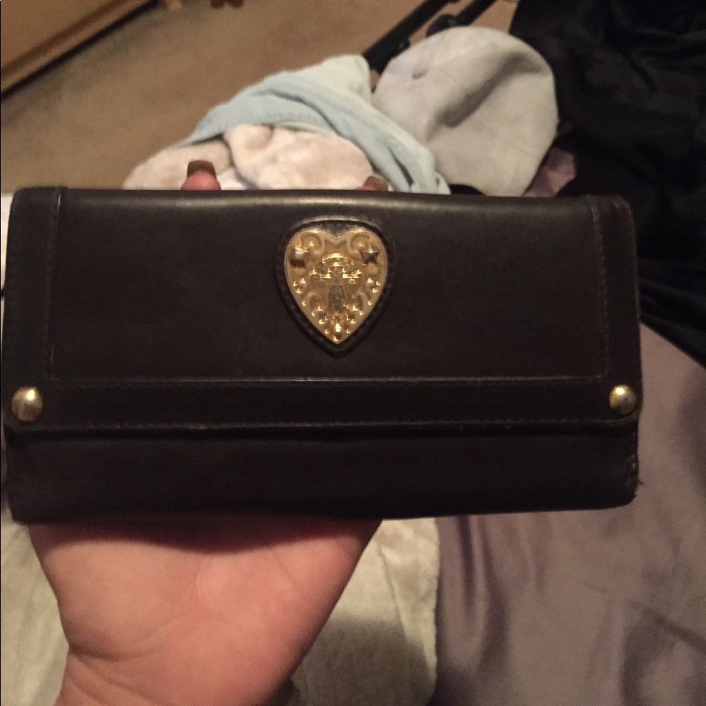 GUCCI WALLET. ALSO HAVE MATCHING PURSE