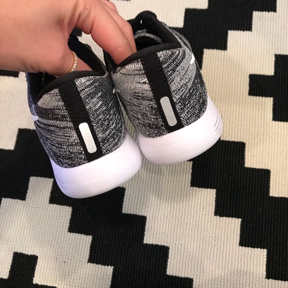 Women’s Nike Lunarepic Low Flyknit Oreos - Picture 4 of 5