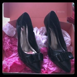 Black bow heels