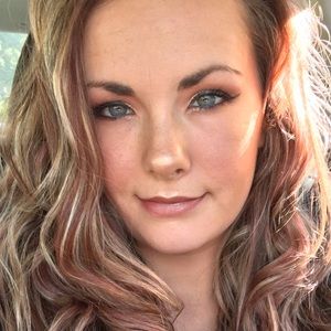 Meet your Posher, Ayla