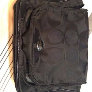 Travel toiletries bag