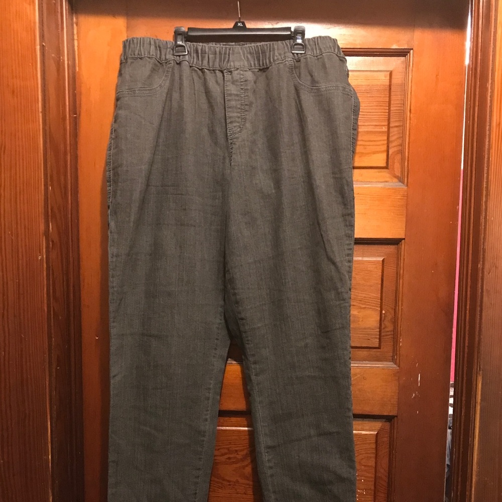 Torrid. Grey stretch skinny leg jegging jeans.