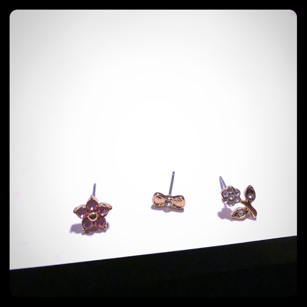 NWOT Betsy Johnson single earrings: flowers &bow