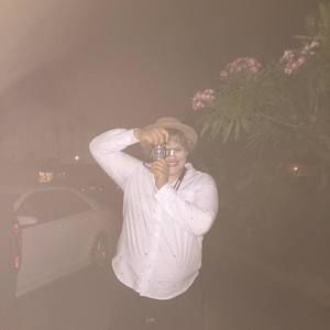 Meet your Posher, Javier