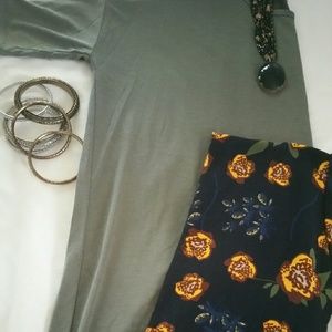 SOLD * Lularoe Outfit XS Irma & OS