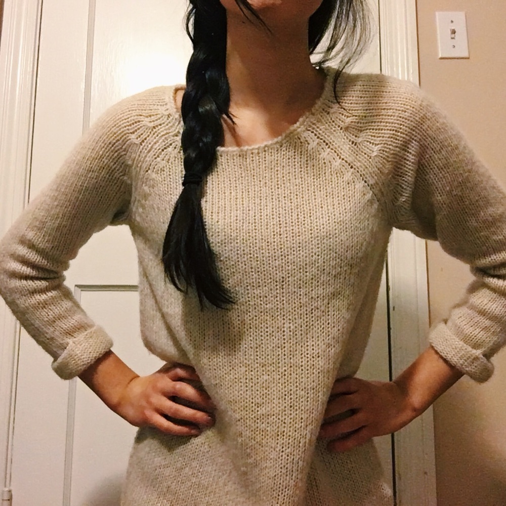 KNITTED SWEATER WITH ROLLED SLEEVES