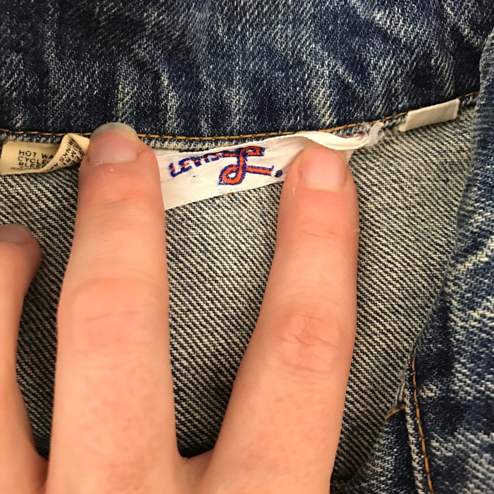 ❌SOLD❌Vintage Levi's Denim Jean Jacket - Picture 2 of 4