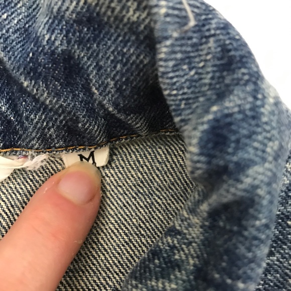 ❌SOLD❌Vintage Levi's Denim Jean Jacket - Picture 3 of 4