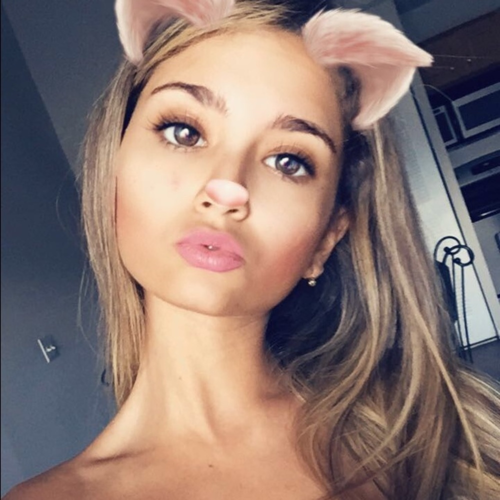 Meet your Posher, Alexandra