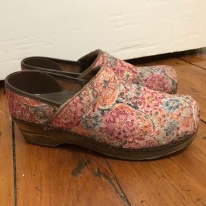 Sanitas Fabric Multicolor clogs
