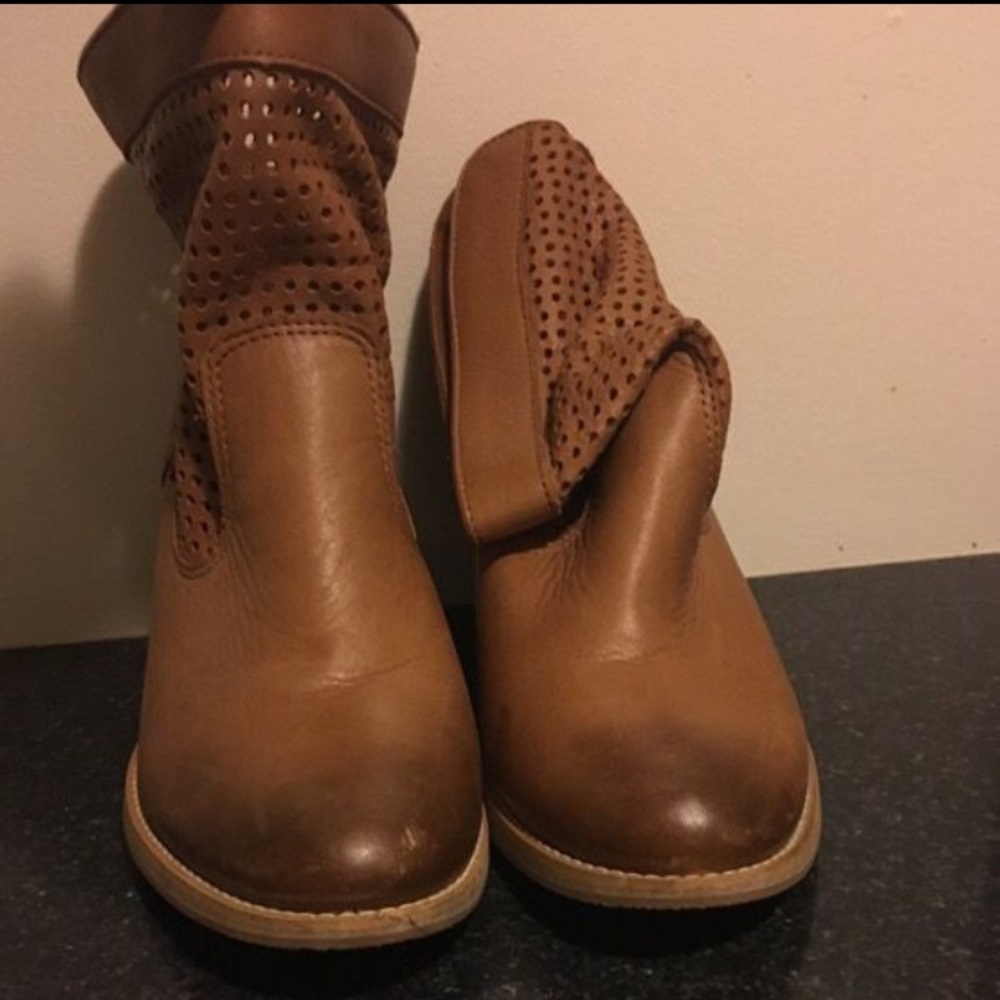 Levi's: Perforated Ankle Boots