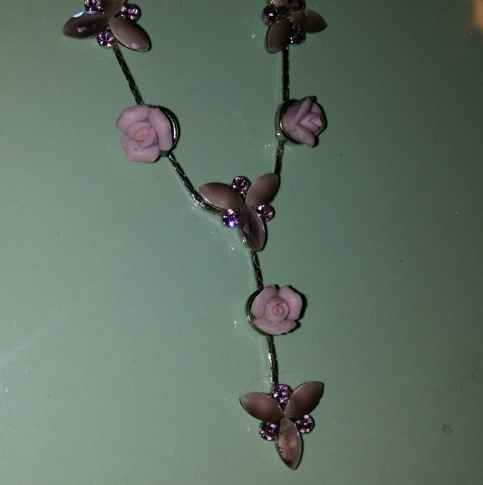 Rose Bud V necklace!