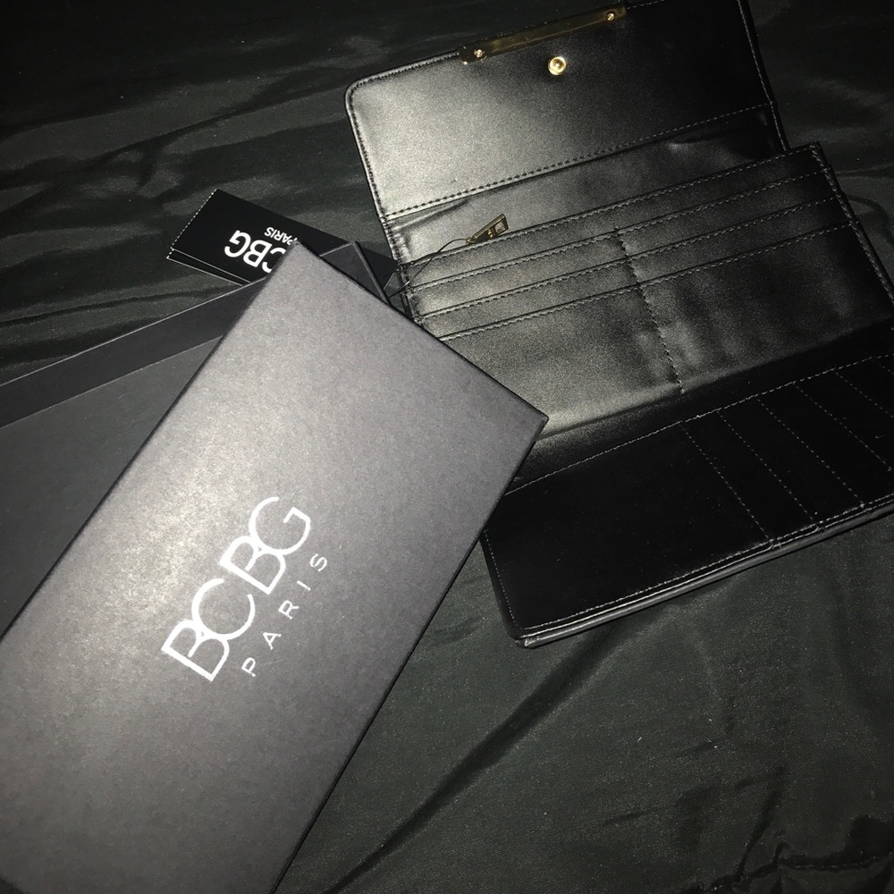 BRAND NEW BCBG Wallet ✨
