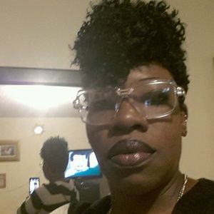 Meet your Posher, Deborah