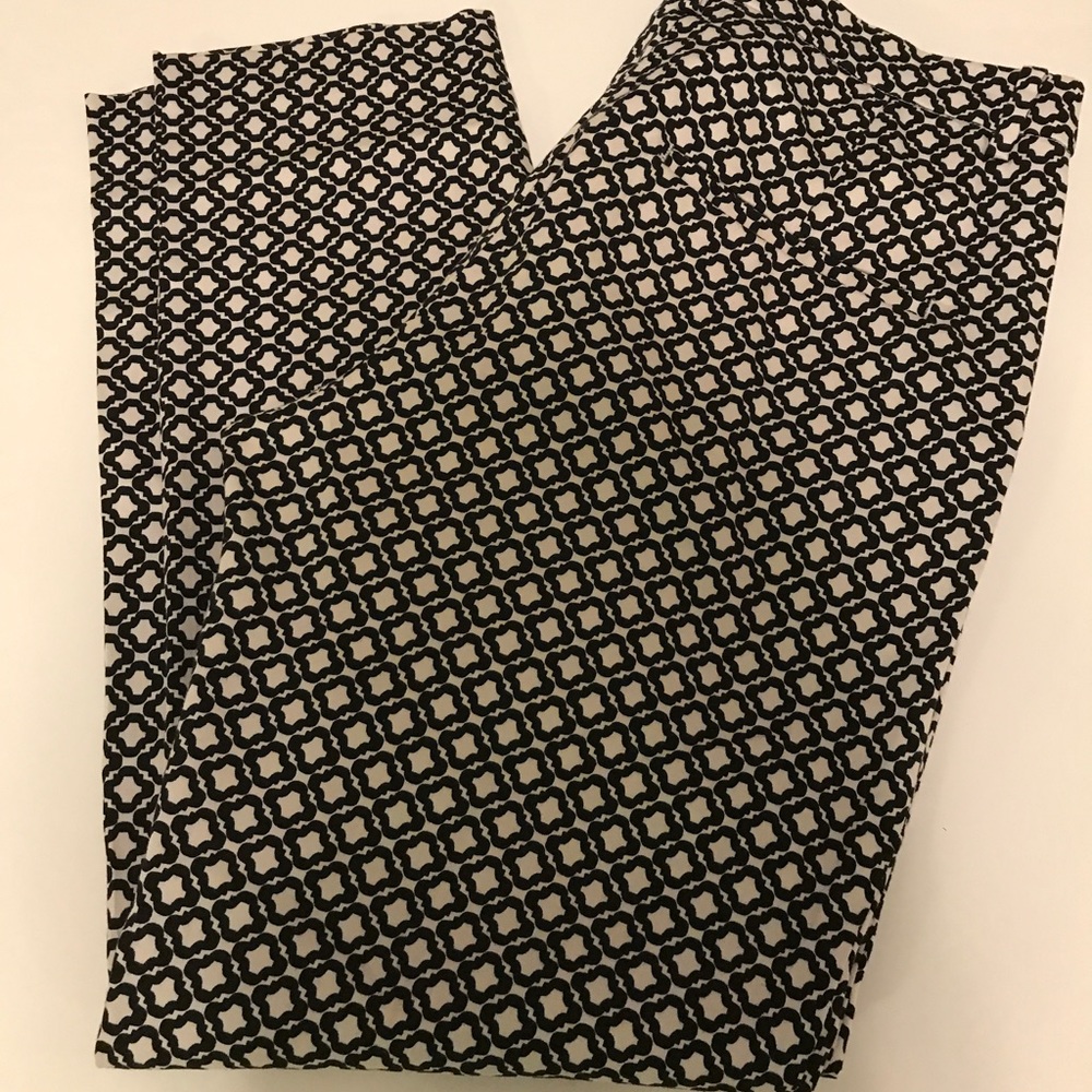 H&M black and white capris