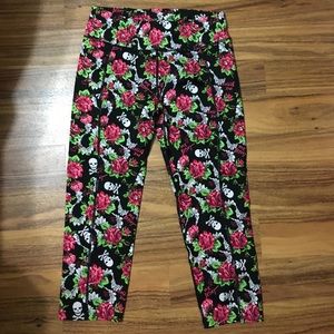 Betsey Johnson Workout Capri Size M