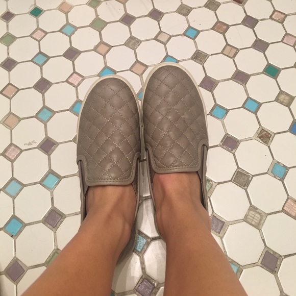 steve madden slip ons sandals