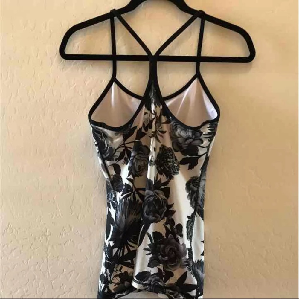 Lululemon - Picture 2 of 3