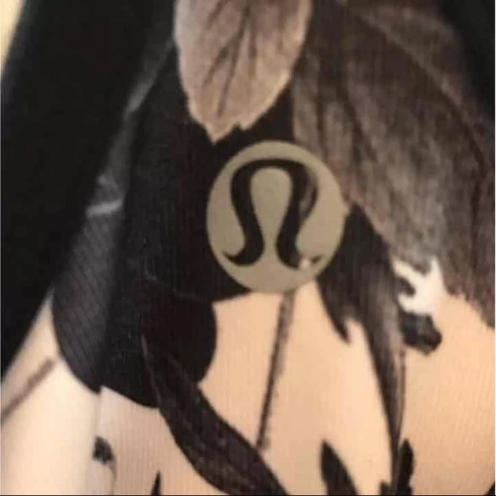 Lululemon - Picture 3 of 3