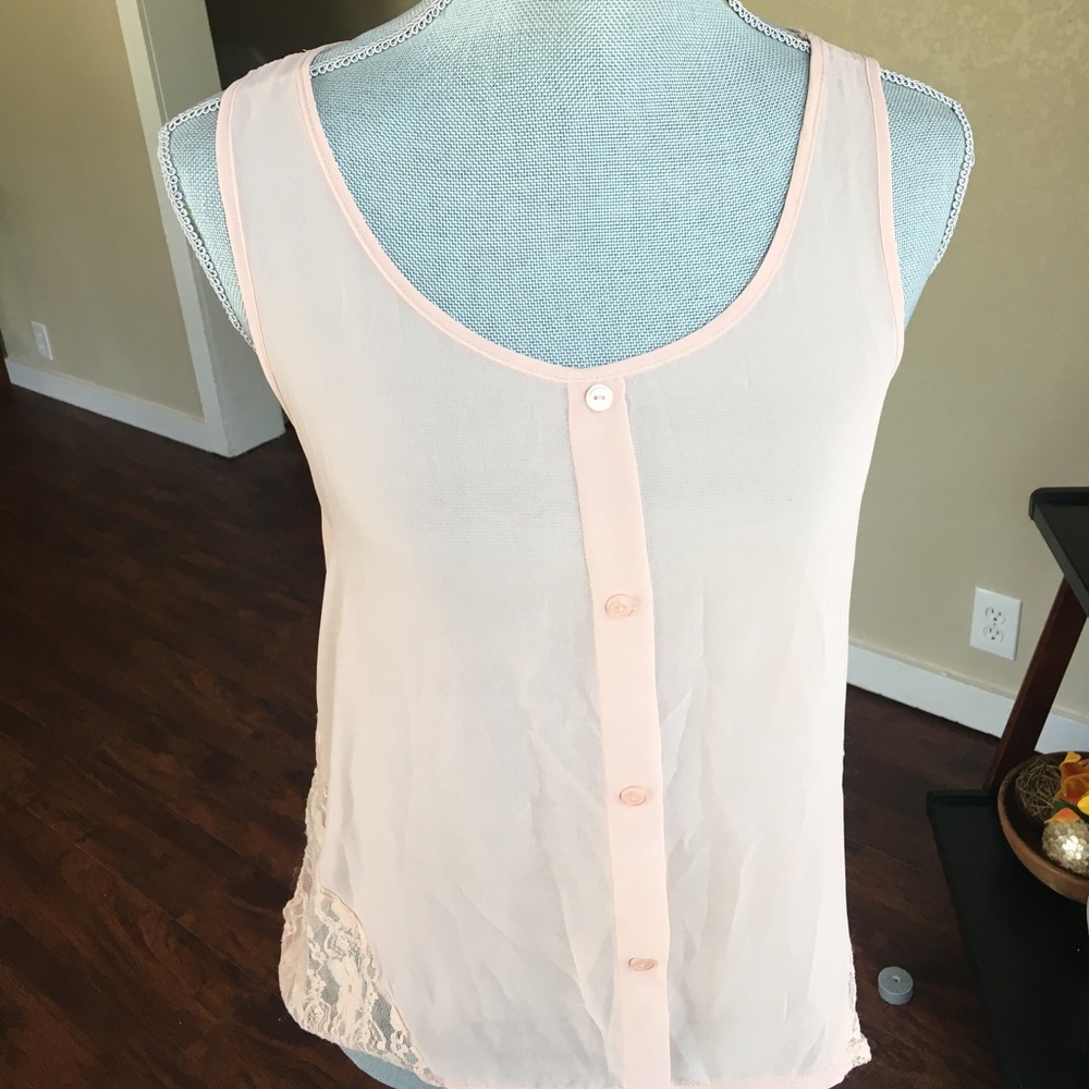 🤑Peach and lace tank top
