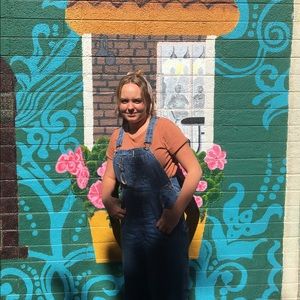 Meet your Posher, Emilee