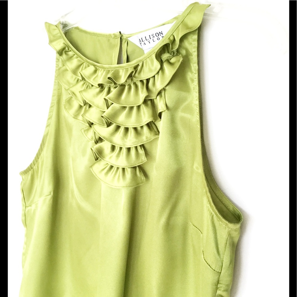 🔴💲 Fun ruffled top,great chartreuse lime green💚