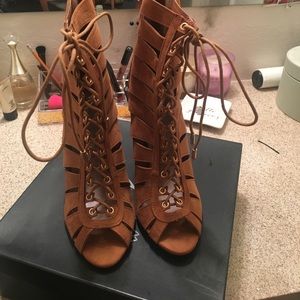 Windsor heels