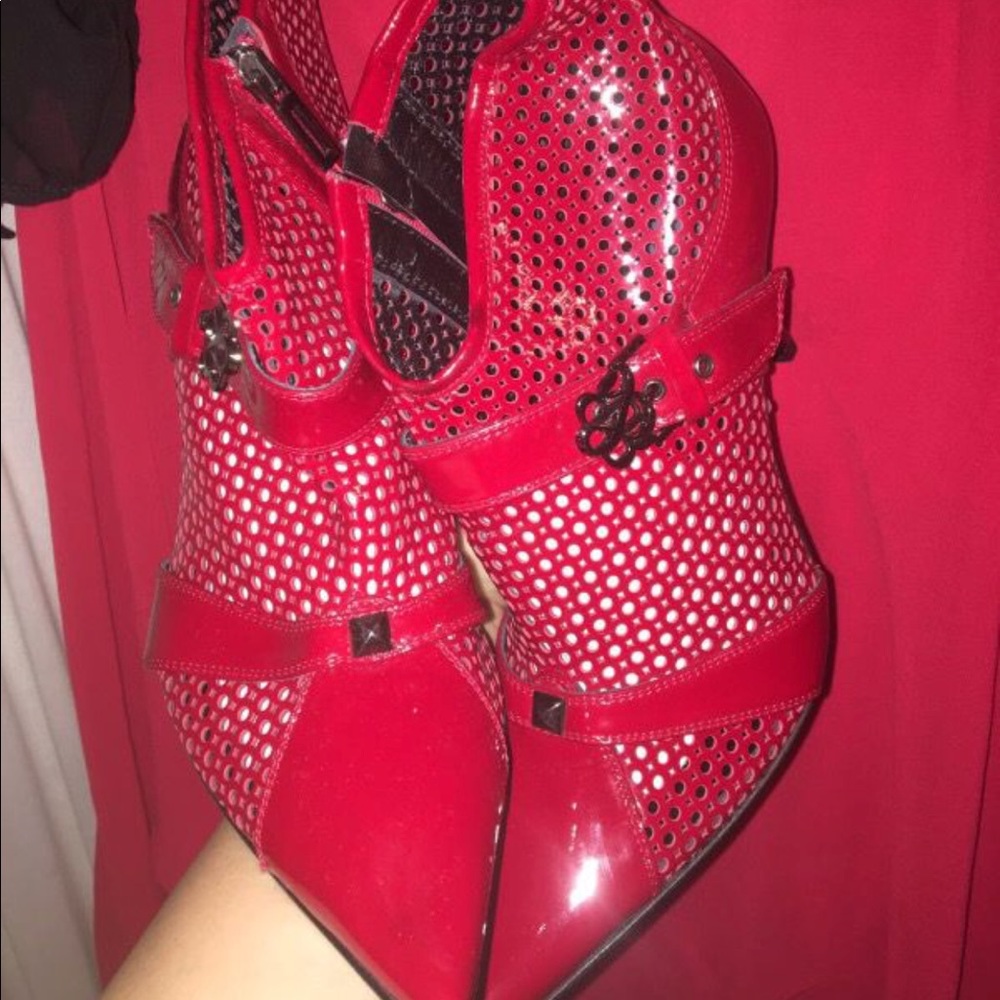 Red Heels - Picture 3 of 4
