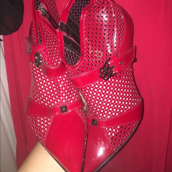 Red Heels - Picture 3 of 4