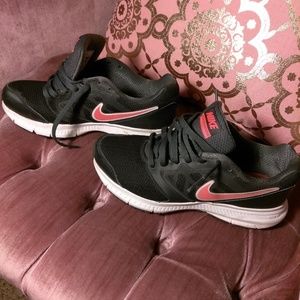 Nikes womans  tennis shoes