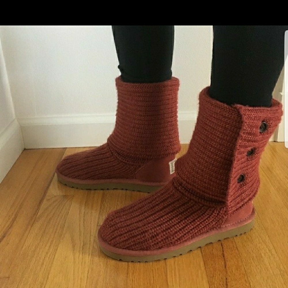 Red uggs only wore them a few times.7.5