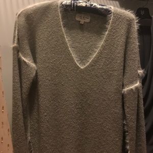 grey cashmere sweater with white fur detail