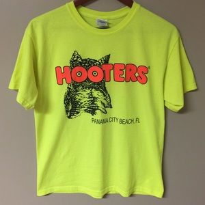 Hooters T Shirt