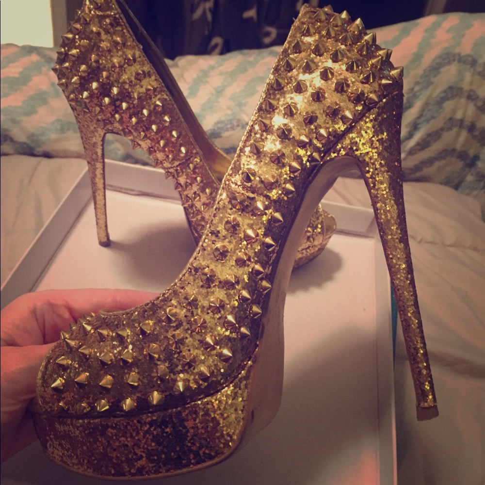 STEVE MADDEN AWWSOME GOLD PUMPS SIZE 8 1/2