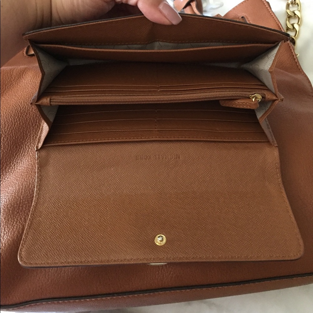 Authentic MK classic Hamilton luggage - Picture 6 of 7