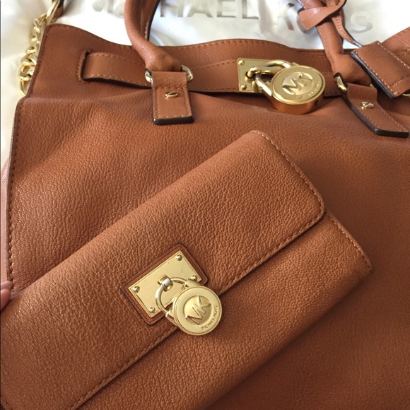 Authentic MK classic Hamilton luggage - Picture 2 of 7