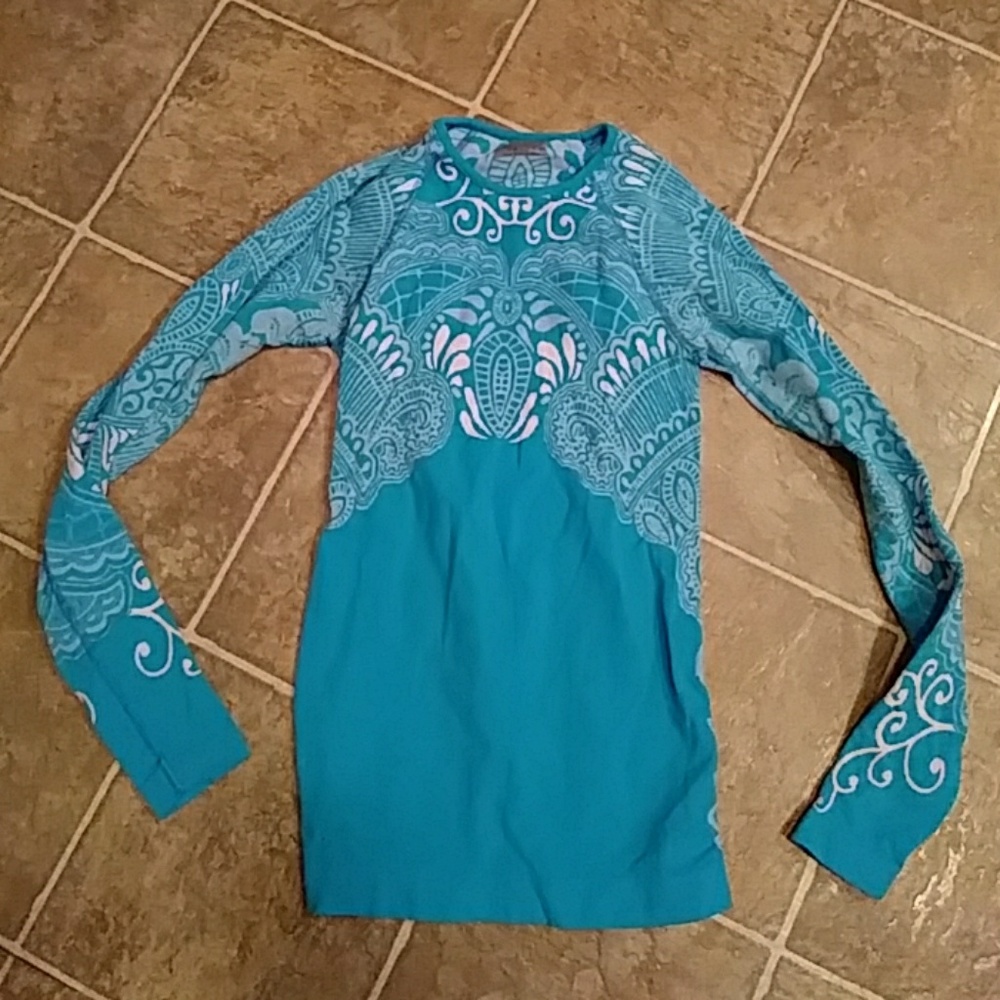 Woman's ATHLETA athletic shirt XS