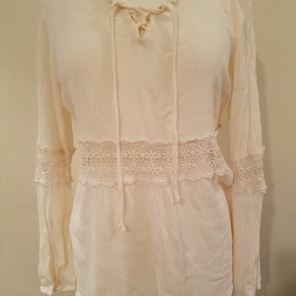 Mossimo Cream blouse w/crochet inset, boho style