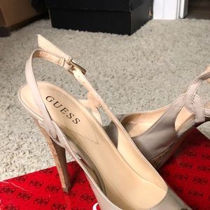 Guess -Nude-Peep Toe Pump