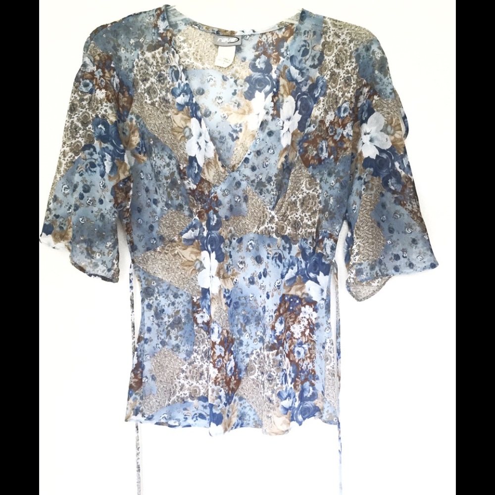 🔴💲Feminine floral print top with fitted ties