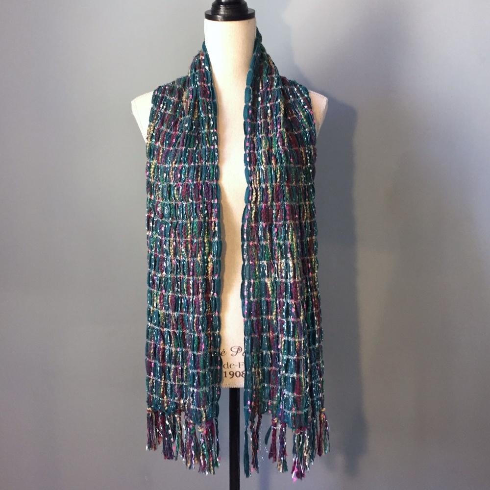 Green Threaded Textural Scarf-Wrap - Picture 2 of 7