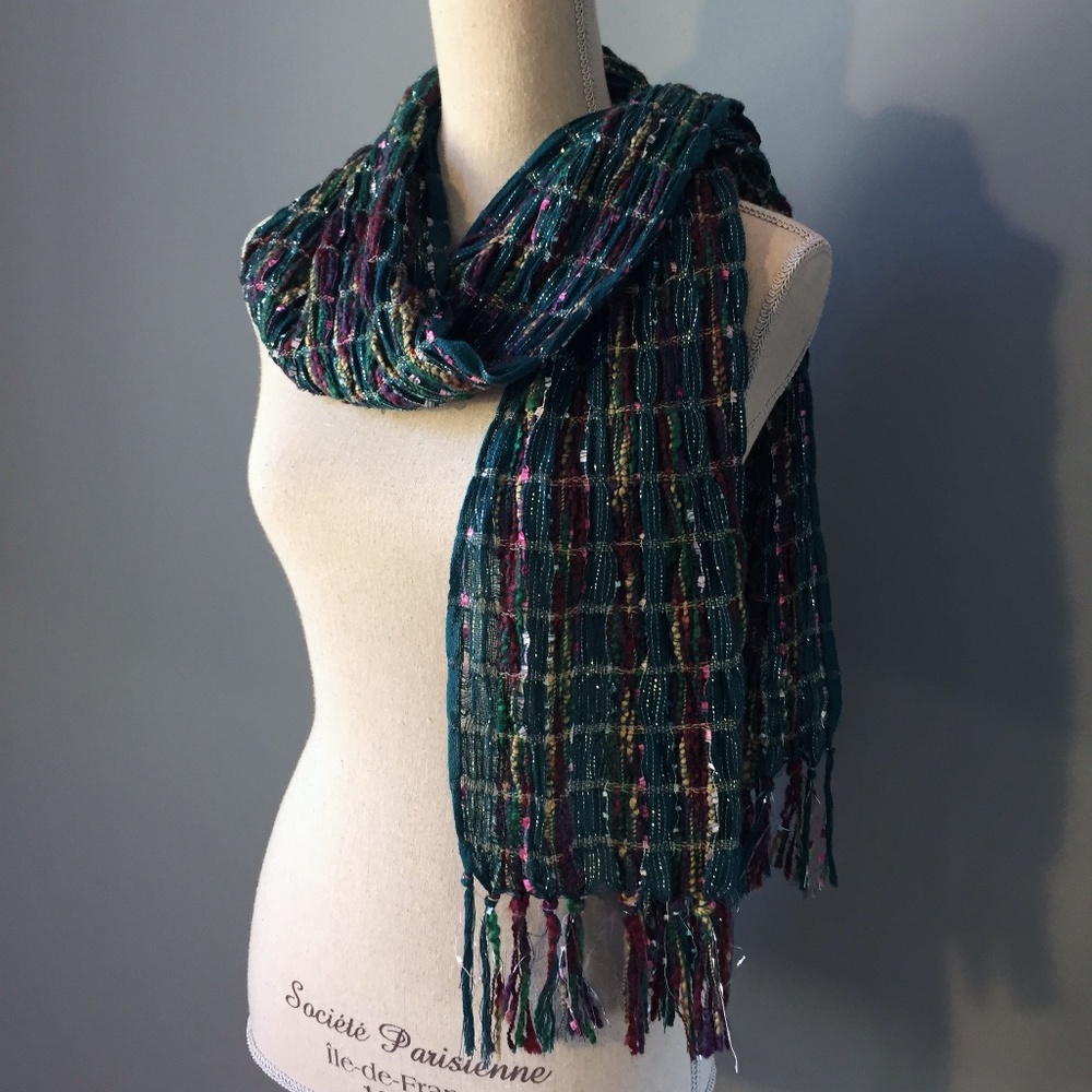 Green Threaded Textural Scarf-Wrap - Picture 3 of 7