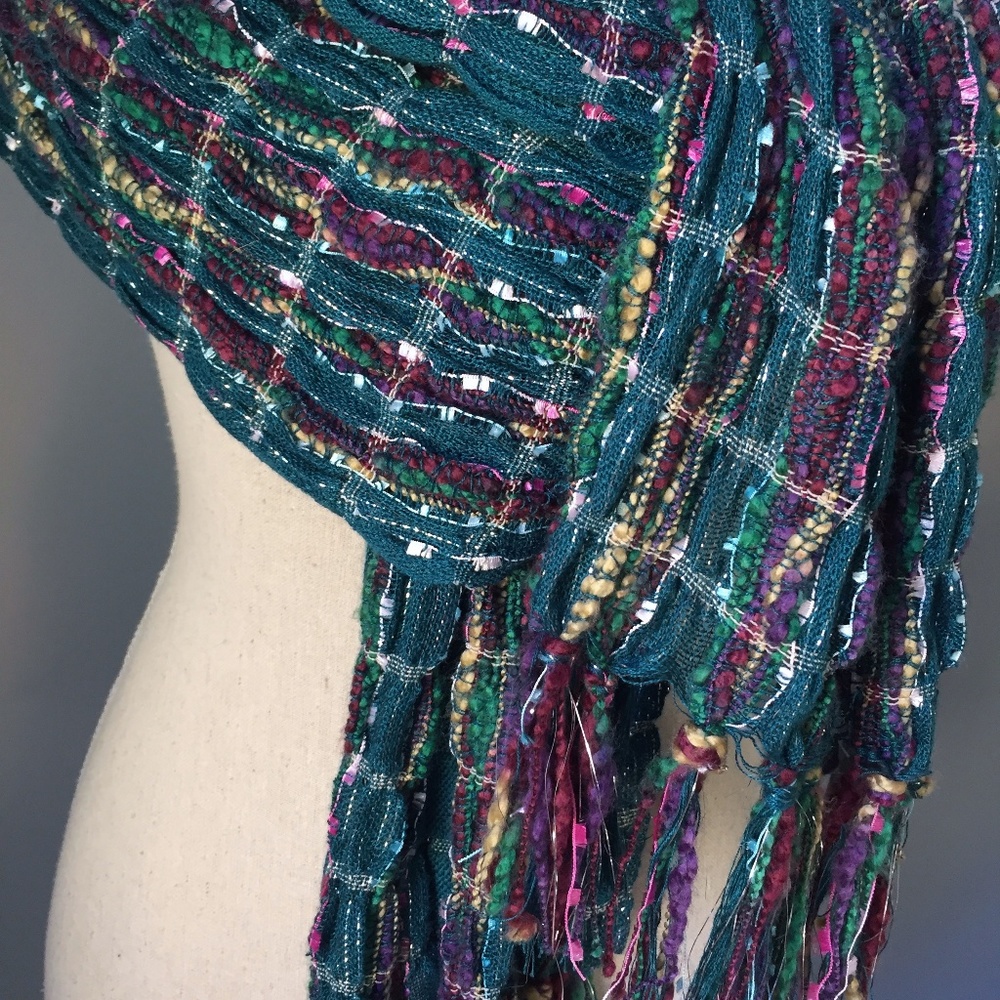 Green Threaded Textural Scarf-Wrap - Picture 5 of 7