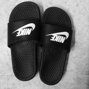 Nike black and white slides