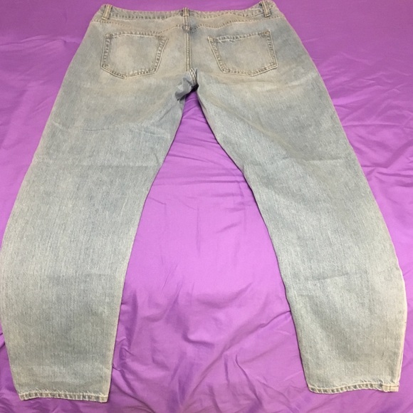 FOREVER 21 Ripped Jeans - Picture 2 of 3