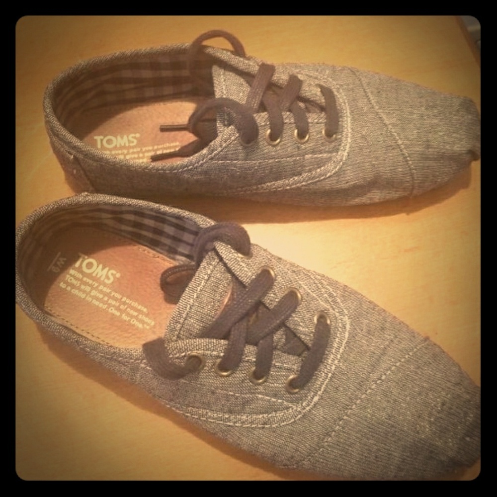 Tom's lace up shoes