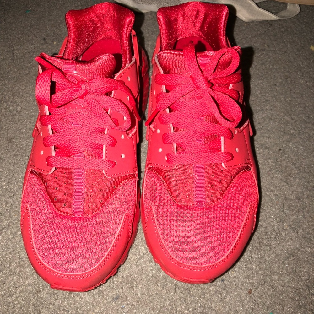 Red Nike Air Huarache