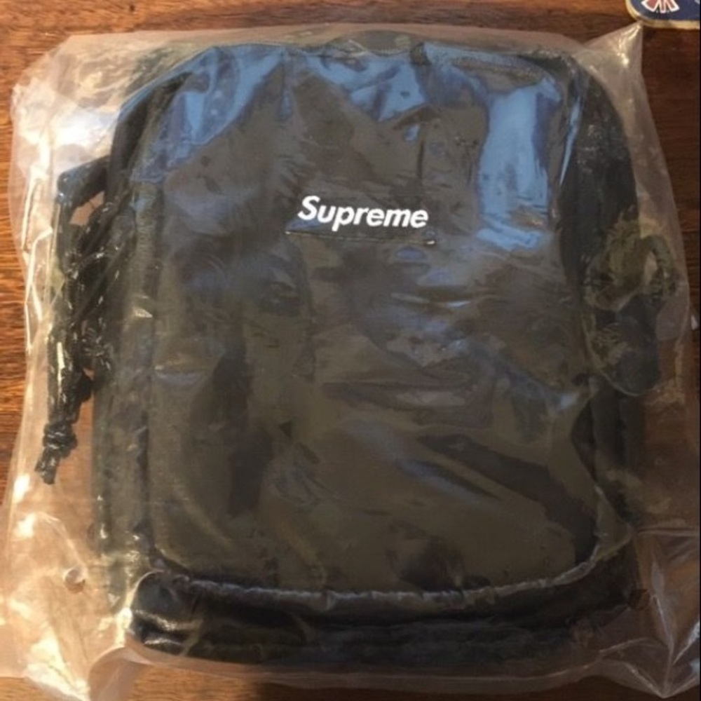 Supreme SHOULDER bag