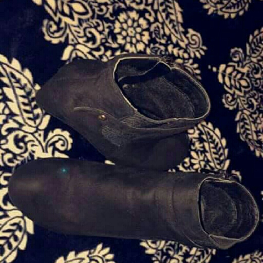 Moda Booties - Picture 2 of 2